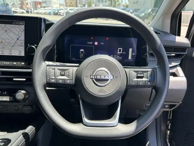日産 ノート X 愛媛県 2022(令4)年 4.5万km ダークメタルグレー 禁煙車/メーカーオプション純正ナビ フルセグ/Bluetooth/HDMI　/全方位カメラ/バックカメラ/デジタルインナーミラー　/ビルトインETC2.0/衝突被害軽減システム/横滑り防止装置/レーンキープアシスト/オートライト/オートマチックハイビーム/エンジンスタートボタン/スマートキー/ワイヤレス充電/純正フロアマット