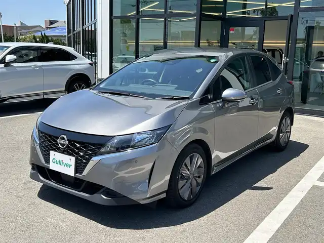 日産 ノート X 愛媛県 2022(令4)年 4.5万km ダークメタルグレー 禁煙車/メーカーオプション純正ナビ フルセグ/Bluetooth/HDMI　/全方位カメラ/バックカメラ/デジタルインナーミラー　/ビルトインETC2.0/衝突被害軽減システム/横滑り防止装置/レーンキープアシスト/オートライト/オートマチックハイビーム/エンジンスタートボタン/スマートキー/ワイヤレス充電/純正フロアマット