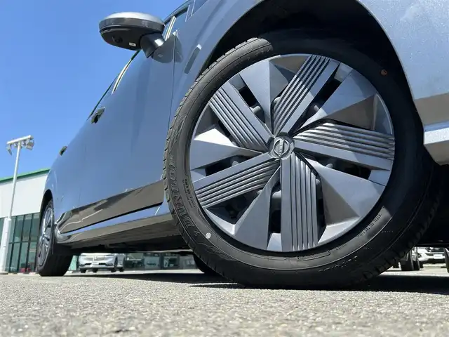 日産 ノート X 愛媛県 2022(令4)年 4.5万km ダークメタルグレー 禁煙車/メーカーオプション純正ナビ フルセグ/Bluetooth/HDMI　/全方位カメラ/バックカメラ/デジタルインナーミラー　/ビルトインETC2.0/衝突被害軽減システム/横滑り防止装置/レーンキープアシスト/オートライト/オートマチックハイビーム/エンジンスタートボタン/スマートキー/ワイヤレス充電/純正フロアマット