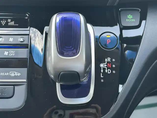 ホンダ フリード ハイブリット 兵庫県 2019(平31)年 6.4万km ホワイトオーキッドパール ホンダセンシング/レーダークルーズコントロール/前後ドライブレコーダー/純正フリップダウン/純正ナビ/両側パワースライドドア/ビルトインETC/Bluetooth接続/前席シートヒーター/フルセグTV/３列シート/スイッチスタート/LEDヘッドライト