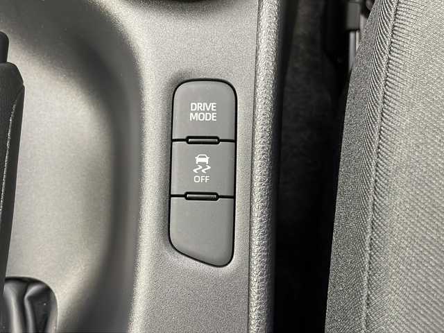 トヨタ ヤリス Z 栃木県 2020(令2)年 2万km ブラック 純正ディスプレイオーディオ/（ナビ／Ｂｌｕｅｔｏｏｔｈ／ＡＭ／ＦＭ）/バックカメラ　/ビルトインＥＴＣ　/レーダークルーズコントロール　/前後ドライブレコーダー　/社外アルミホイール　/シートヒーター/純正マット/スペアキー１本/ステアリングスイッチ