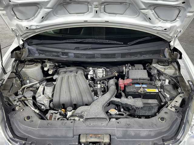 日産 ウイングロード 15M Vリミテッド 沖縄県 2017(平29)年 5.2万km ホワイトパール 禁煙車　/純正ナビ　【MJ116D-A】/　Ｂｌｕｅｔｏｏｔｈ　フルセグ　ＣＤ　/バックカメラ　/ＥＴＣ　/スマートキー　/オートライト　/キセノンライト　/純正フロアマット　/ドアバイザー　/スペアキー