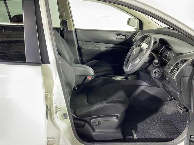 日産 ウイングロード 15M Vリミテッド 沖縄県 2017(平29)年 5.2万km ホワイトパール 禁煙車　/純正ナビ　【MJ116D-A】/　Ｂｌｕｅｔｏｏｔｈ　フルセグ　ＣＤ　/バックカメラ　/ＥＴＣ　/スマートキー　/オートライト　/キセノンライト　/純正フロアマット　/ドアバイザー　/スペアキー