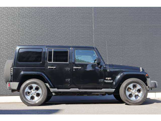 クライスラー・ジープ ジープ ラングラー アンリミテッド サハラ 大分県 2016(平28)年 6.1万km 黒 当店買取車両/保証書/クルーズコントロール/社外ナビ（CN-RE03D）/地デジ/Bluetooth/アルパインサウンド/サイドカメラ/社外ＬＥＤヘッドライト/オートライト/Ｆ／Ｒフォグ/純正フロアマット/純正１８インチＡＷ/社外ドライブレコーダー前後（ZDR045WL）/ＥＴＣ