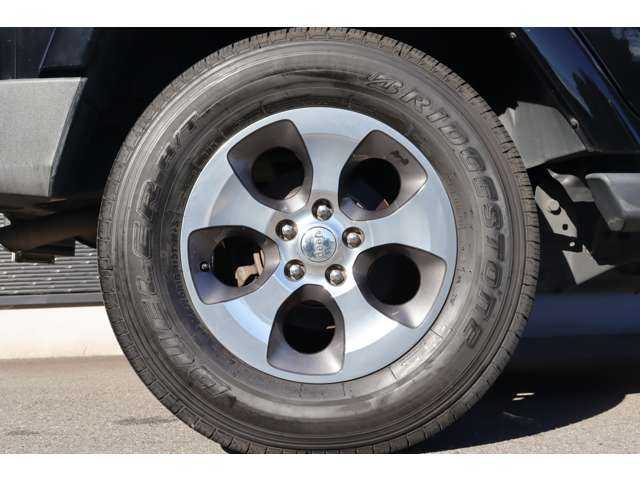 クライスラー・ジープ ジープ ラングラー アンリミテッド サハラ 大分県 2016(平28)年 6.1万km 黒 当店買取車両/保証書/クルーズコントロール/社外ナビ（CN-RE03D）/地デジ/Bluetooth/アルパインサウンド/サイドカメラ/社外ＬＥＤヘッドライト/オートライト/Ｆ／Ｒフォグ/純正フロアマット/純正１８インチＡＷ/社外ドライブレコーダー前後（ZDR045WL）/ＥＴＣ