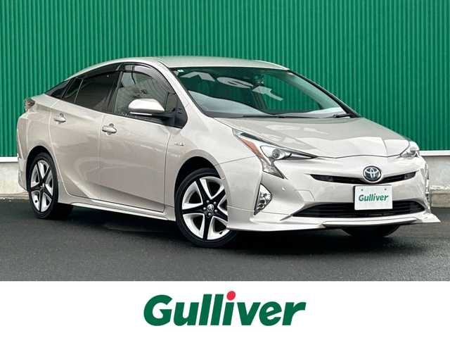 トヨタ プリウス A プレミアム　ツーリングセレ 宮城県 2016(平28)年 6万km スティールブロンドM 寒冷地仕様/・デアイサー/・リアフォグランプ/＝＝＝/エアロ（F/S/R）/セーフティセンス/・プリクラッシュセーフティ/・レーンディパーチャーアラート/・オートマチックハイビーム/・レーダークルーズコントロール/ブラインドスポットモニター/インテリジェントクリアランスソナー/シンプルインテリジェントパーキングアシスト/ヘッドアップディスプレイ/純正9インチナビ（DSZT-YC4T）/・CD/DVD/・Bluetooth/・フルセグTV/バックカメラ/ビルトインETC/ドライブレコーダー/AC100V/1500W/本革シート/シートヒーター/運転席パワーシート/革巻きステアリング/ステアリングスイッチ/LEDヘッドランプ/フォグランプ/オートライト/スマートキー＆プッシュスタート/電動格納ミラー/純正17インチAW/純正フロアマット/純正ドアバイザー/トノカバー/W/サイド/カーテンエアバッグ