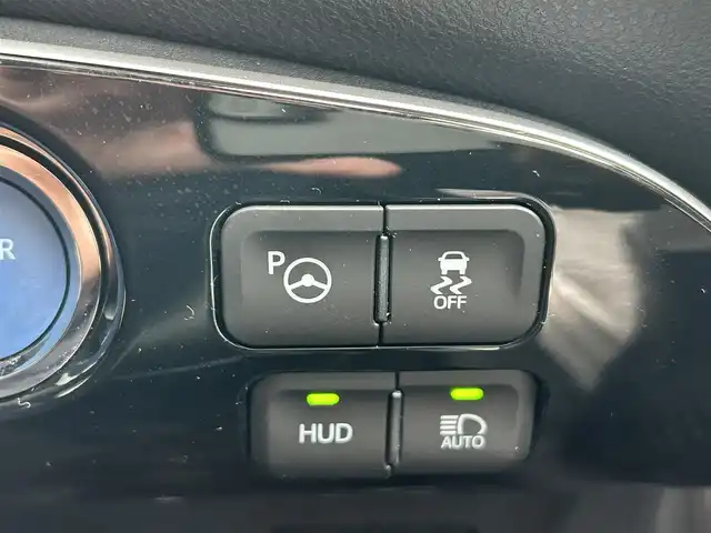 トヨタ プリウス A プレミアム　ツーリングセレ 宮城県 2016(平28)年 6万km スティールブロンドM 寒冷地仕様/・デアイサー/・リアフォグランプ/＝＝＝/エアロ（F/S/R）/セーフティセンス/・プリクラッシュセーフティ/・レーンディパーチャーアラート/・オートマチックハイビーム/・レーダークルーズコントロール/ブラインドスポットモニター/インテリジェントクリアランスソナー/シンプルインテリジェントパーキングアシスト/ヘッドアップディスプレイ/純正9インチナビ（DSZT-YC4T）/・CD/DVD/・Bluetooth/・フルセグTV/バックカメラ/ビルトインETC/ドライブレコーダー/AC100V/1500W/本革シート/シートヒーター/運転席パワーシート/革巻きステアリング/ステアリングスイッチ/LEDヘッドランプ/フォグランプ/オートライト/スマートキー＆プッシュスタート/電動格納ミラー/純正17インチAW/純正フロアマット/純正ドアバイザー/トノカバー/W/サイド/カーテンエアバッグ