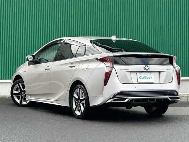 トヨタ プリウス A プレミアム　ツーリングセレ 宮城県 2016(平28)年 6万km スティールブロンドM 寒冷地仕様/・デアイサー/・リアフォグランプ/＝＝＝/エアロ（F/S/R）/セーフティセンス/・プリクラッシュセーフティ/・レーンディパーチャーアラート/・オートマチックハイビーム/・レーダークルーズコントロール/ブラインドスポットモニター/インテリジェントクリアランスソナー/シンプルインテリジェントパーキングアシスト/ヘッドアップディスプレイ/純正9インチナビ（DSZT-YC4T）/・CD/DVD/・Bluetooth/・フルセグTV/バックカメラ/ビルトインETC/ドライブレコーダー/AC100V/1500W/本革シート/シートヒーター/運転席パワーシート/革巻きステアリング/ステアリングスイッチ/LEDヘッドランプ/フォグランプ/オートライト/スマートキー＆プッシュスタート/電動格納ミラー/純正17インチAW/純正フロアマット/純正ドアバイザー/トノカバー/W/サイド/カーテンエアバッグ