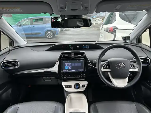 トヨタ プリウス A プレミアム　ツーリングセレ 宮城県 2016(平28)年 6万km スティールブロンドM 寒冷地仕様/・デアイサー/・リアフォグランプ/＝＝＝/エアロ（F/S/R）/セーフティセンス/・プリクラッシュセーフティ/・レーンディパーチャーアラート/・オートマチックハイビーム/・レーダークルーズコントロール/ブラインドスポットモニター/インテリジェントクリアランスソナー/シンプルインテリジェントパーキングアシスト/ヘッドアップディスプレイ/純正9インチナビ（DSZT-YC4T）/・CD/DVD/・Bluetooth/・フルセグTV/バックカメラ/ビルトインETC/ドライブレコーダー/AC100V/1500W/本革シート/シートヒーター/運転席パワーシート/革巻きステアリング/ステアリングスイッチ/LEDヘッドランプ/フォグランプ/オートライト/スマートキー＆プッシュスタート/電動格納ミラー/純正17インチAW/純正フロアマット/純正ドアバイザー/トノカバー/W/サイド/カーテンエアバッグ