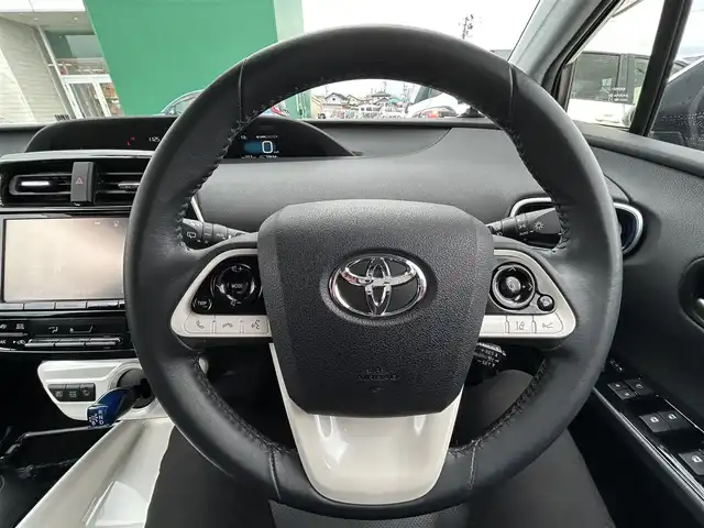 トヨタ プリウス A プレミアム　ツーリングセレ 宮城県 2016(平28)年 6万km スティールブロンドM 寒冷地仕様/・デアイサー/・リアフォグランプ/＝＝＝/エアロ（F/S/R）/セーフティセンス/・プリクラッシュセーフティ/・レーンディパーチャーアラート/・オートマチックハイビーム/・レーダークルーズコントロール/ブラインドスポットモニター/インテリジェントクリアランスソナー/シンプルインテリジェントパーキングアシスト/ヘッドアップディスプレイ/純正9インチナビ（DSZT-YC4T）/・CD/DVD/・Bluetooth/・フルセグTV/バックカメラ/ビルトインETC/ドライブレコーダー/AC100V/1500W/本革シート/シートヒーター/運転席パワーシート/革巻きステアリング/ステアリングスイッチ/LEDヘッドランプ/フォグランプ/オートライト/スマートキー＆プッシュスタート/電動格納ミラー/純正17インチAW/純正フロアマット/純正ドアバイザー/トノカバー/W/サイド/カーテンエアバッグ