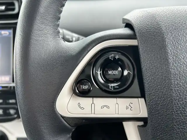 トヨタ プリウス A プレミアム　ツーリングセレ 宮城県 2016(平28)年 6万km スティールブロンドM 寒冷地仕様/・デアイサー/・リアフォグランプ/＝＝＝/エアロ（F/S/R）/セーフティセンス/・プリクラッシュセーフティ/・レーンディパーチャーアラート/・オートマチックハイビーム/・レーダークルーズコントロール/ブラインドスポットモニター/インテリジェントクリアランスソナー/シンプルインテリジェントパーキングアシスト/ヘッドアップディスプレイ/純正9インチナビ（DSZT-YC4T）/・CD/DVD/・Bluetooth/・フルセグTV/バックカメラ/ビルトインETC/ドライブレコーダー/AC100V/1500W/本革シート/シートヒーター/運転席パワーシート/革巻きステアリング/ステアリングスイッチ/LEDヘッドランプ/フォグランプ/オートライト/スマートキー＆プッシュスタート/電動格納ミラー/純正17インチAW/純正フロアマット/純正ドアバイザー/トノカバー/W/サイド/カーテンエアバッグ