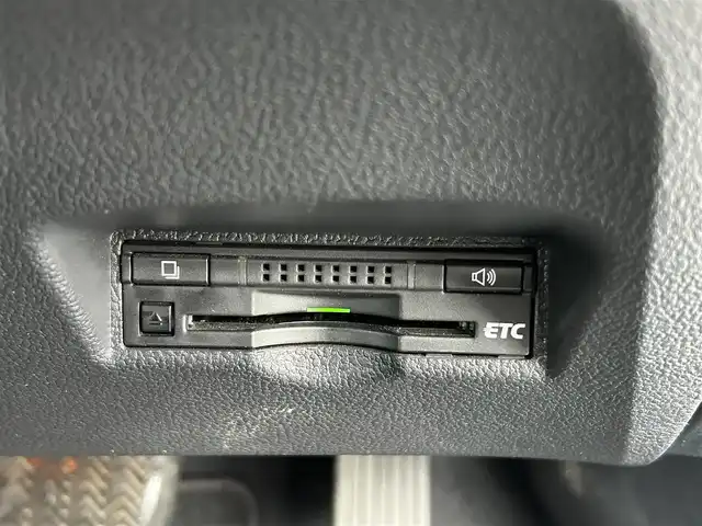 トヨタ プリウス A プレミアム　ツーリングセレ 宮城県 2016(平28)年 6万km スティールブロンドM 寒冷地仕様/・デアイサー/・リアフォグランプ/＝＝＝/エアロ（F/S/R）/セーフティセンス/・プリクラッシュセーフティ/・レーンディパーチャーアラート/・オートマチックハイビーム/・レーダークルーズコントロール/ブラインドスポットモニター/インテリジェントクリアランスソナー/シンプルインテリジェントパーキングアシスト/ヘッドアップディスプレイ/純正9インチナビ（DSZT-YC4T）/・CD/DVD/・Bluetooth/・フルセグTV/バックカメラ/ビルトインETC/ドライブレコーダー/AC100V/1500W/本革シート/シートヒーター/運転席パワーシート/革巻きステアリング/ステアリングスイッチ/LEDヘッドランプ/フォグランプ/オートライト/スマートキー＆プッシュスタート/電動格納ミラー/純正17インチAW/純正フロアマット/純正ドアバイザー/トノカバー/W/サイド/カーテンエアバッグ