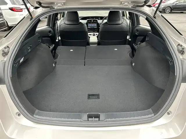 トヨタ プリウス A プレミアム　ツーリングセレ 宮城県 2016(平28)年 6万km スティールブロンドM 寒冷地仕様/・デアイサー/・リアフォグランプ/＝＝＝/エアロ（F/S/R）/セーフティセンス/・プリクラッシュセーフティ/・レーンディパーチャーアラート/・オートマチックハイビーム/・レーダークルーズコントロール/ブラインドスポットモニター/インテリジェントクリアランスソナー/シンプルインテリジェントパーキングアシスト/ヘッドアップディスプレイ/純正9インチナビ（DSZT-YC4T）/・CD/DVD/・Bluetooth/・フルセグTV/バックカメラ/ビルトインETC/ドライブレコーダー/AC100V/1500W/本革シート/シートヒーター/運転席パワーシート/革巻きステアリング/ステアリングスイッチ/LEDヘッドランプ/フォグランプ/オートライト/スマートキー＆プッシュスタート/電動格納ミラー/純正17インチAW/純正フロアマット/純正ドアバイザー/トノカバー/W/サイド/カーテンエアバッグ