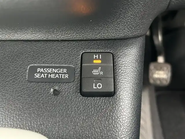 トヨタ プリウス A プレミアム　ツーリングセレ 宮城県 2016(平28)年 6万km スティールブロンドM 寒冷地仕様/・デアイサー/・リアフォグランプ/＝＝＝/エアロ（F/S/R）/セーフティセンス/・プリクラッシュセーフティ/・レーンディパーチャーアラート/・オートマチックハイビーム/・レーダークルーズコントロール/ブラインドスポットモニター/インテリジェントクリアランスソナー/シンプルインテリジェントパーキングアシスト/ヘッドアップディスプレイ/純正9インチナビ（DSZT-YC4T）/・CD/DVD/・Bluetooth/・フルセグTV/バックカメラ/ビルトインETC/ドライブレコーダー/AC100V/1500W/本革シート/シートヒーター/運転席パワーシート/革巻きステアリング/ステアリングスイッチ/LEDヘッドランプ/フォグランプ/オートライト/スマートキー＆プッシュスタート/電動格納ミラー/純正17インチAW/純正フロアマット/純正ドアバイザー/トノカバー/W/サイド/カーテンエアバッグ