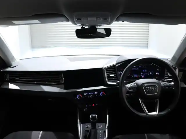 アウディ アウディ Ａ１ SB 25TFSI アドバンスド 静岡県 2023(令5)年 1.1万km パール 純正ナビ/Carplay/バーチャルコックピット/衝突軽減ブレーキ/ACC/BSM/LKA/バックカメラ/前席シートヒーター/前後ドライブレコーダー/オートハイビーム