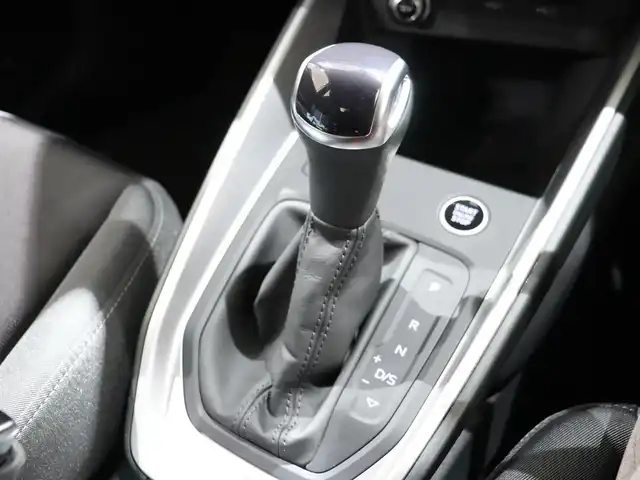 アウディ アウディ Ａ１ SB 25TFSI アドバンスド 静岡県 2023(令5)年 1.1万km パール 純正ナビ/Carplay/バーチャルコックピット/衝突軽減ブレーキ/ACC/BSM/LKA/バックカメラ/前席シートヒーター/前後ドライブレコーダー/オートハイビーム