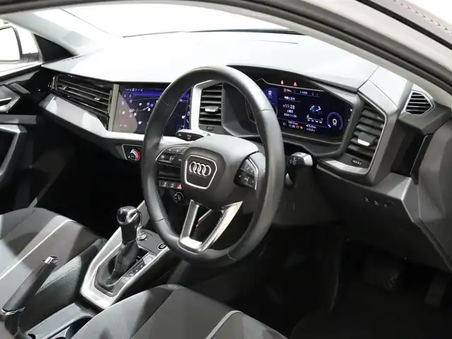 アウディ アウディ Ａ１ SB 25TFSI アドバンスド 静岡県 2023(令5)年 1.1万km パール 純正ナビ/Carplay/バーチャルコックピット/衝突軽減ブレーキ/ACC/BSM/LKA/バックカメラ/前席シートヒーター/前後ドライブレコーダー/オートハイビーム