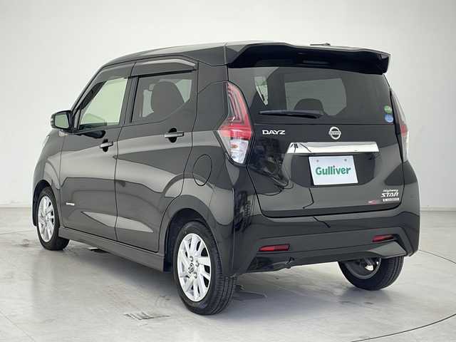 日産 デイズ ハイウェイスターX 千葉県 2020(令2)年 6.1万km ブラック 衝突軽減ブレーキ/レーンキープアシスト/純正ディーラーOPナビ/BT フルセグTV CD DVD AM FM/全方位カメラ/前方ドライブレコーダー/純正アルミホイール/純正フロアマット/LEDヘッドライト/ステアリングスイッチ/アイドリングストップ/プッシュスタート/スマートキー