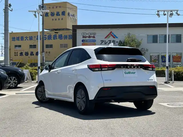 日産 ノート X 愛媛県 2022(令4)年 4.6万km ピュアホワイトパール 禁煙車/登録時走行距離：46013km/メーカーOP純正ナビ/フルセグTV/Bluetooth/全方位カメラ/デジタルインナーミラー/ビルトインETC/衝突軽減システム/横滑り防止装置/レーンキープアシスト/レーダークルーズコントロール/エンジンスタートボタン/スマートキー/純正フロアマット/BSM/ワイヤレス充電