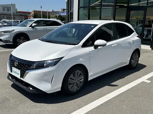 日産 ノート X 愛媛県 2022(令4)年 4.6万km ピュアホワイトパール 禁煙車/登録時走行距離：46013km/メーカーOP純正ナビ/フルセグTV/Bluetooth/全方位カメラ/デジタルインナーミラー/ビルトインETC/衝突軽減システム/横滑り防止装置/レーンキープアシスト/レーダークルーズコントロール/エンジンスタートボタン/スマートキー/純正フロアマット/BSM/ワイヤレス充電