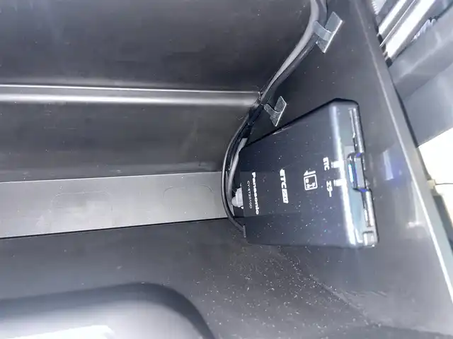 スズキ スペーシア HYBRID X 大阪府 2023(令5)年 0.5万km オフブルーメタリック/ホワイト2トーン デュアルセンサーブレーキサポートII/・誤発進抑制機能/・後方誤発進抑制機能/・低速時ブレーキサポート/・パーキングセンサー/・車線逸脱抑制機能/・車線逸脱警報機能/・ふらつき警報機能/・発進お知らせ機能/・標識認識機能/・アダクティブクルーズコントロール/・車線維持支援機能/スズキ純正メモリナビ/・Bluetooth/・フルセグTV/・バックカメラ/LEDヘッドライト/両側パワースライドドア/シートヒーター/アイドリングストップ/ビルトインETC/ワンオーナー/新車保証書/取扱説明書
