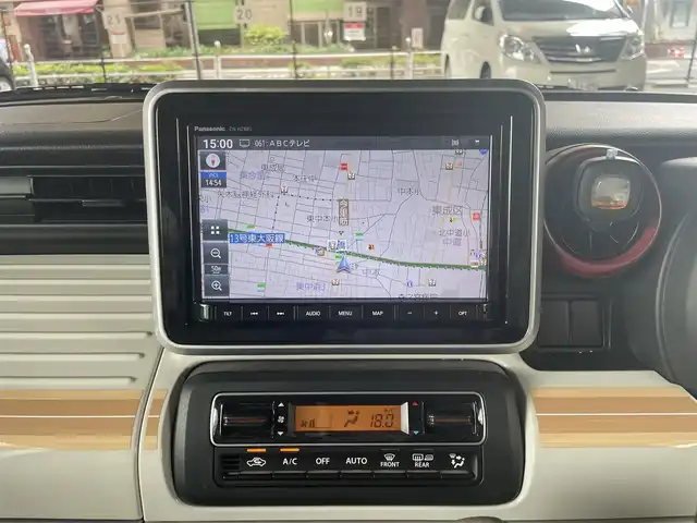 スズキ スペーシア HYBRID X 大阪府 2023(令5)年 0.5万km オフブルーメタリック/ホワイト2トーン デュアルセンサーブレーキサポートII/・誤発進抑制機能/・後方誤発進抑制機能/・低速時ブレーキサポート/・パーキングセンサー/・車線逸脱抑制機能/・車線逸脱警報機能/・ふらつき警報機能/・発進お知らせ機能/・標識認識機能/・アダクティブクルーズコントロール/・車線維持支援機能/スズキ純正メモリナビ/・Bluetooth/・フルセグTV/・バックカメラ/LEDヘッドライト/両側パワースライドドア/シートヒーター/アイドリングストップ/ビルトインETC/ワンオーナー/新車保証書/取扱説明書