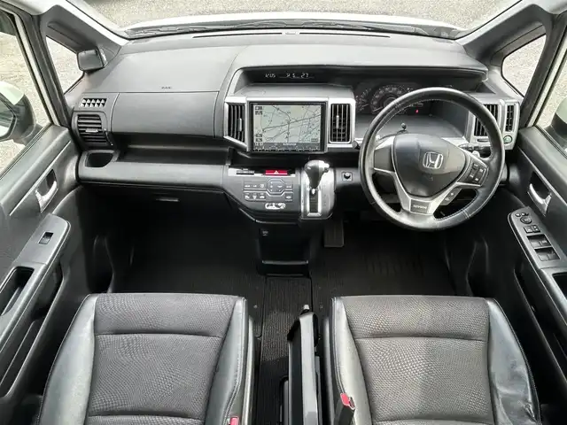 ホンダ ステップワゴン スパーダ Z クールスピリット 埼玉県 2012(平24)年 11.2万km ホワイトオーキッドパール (株)IDOMが運営する【じしゃロン熊谷店】の自社ローン専用車両になりますこちらは現金またはオートローンご利用時の価格です。自社ローンご希望の方は別途その旨お申付け下さい/純正メモリー９インチナビ　VXM-135VFN/　CD/DVD/DTV/バックカメラ/両側パワースライドドア/クルーズコントロール/ETC/アイドリングストップ/パドルシフト/純正フロアマット/純正17インチAW/スマートキー