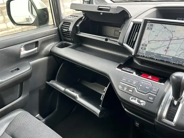 ホンダ ステップワゴン スパーダ Z クールスピリット 埼玉県 2012(平24)年 11.2万km ホワイトオーキッドパール (株)IDOMが運営する【じしゃロン熊谷店】の自社ローン専用車両になりますこちらは現金またはオートローンご利用時の価格です。自社ローンご希望の方は別途その旨お申付け下さい/純正メモリー９インチナビ　VXM-135VFN/　CD/DVD/DTV/バックカメラ/両側パワースライドドア/クルーズコントロール/ETC/アイドリングストップ/パドルシフト/純正フロアマット/純正17インチAW/スマートキー