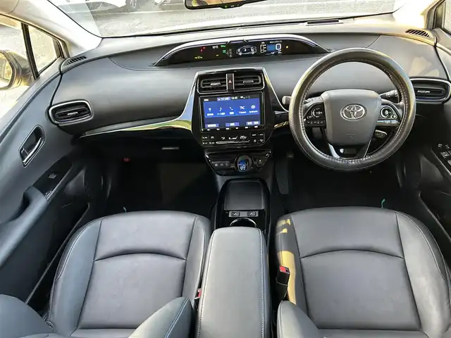 トヨタ プリウス A ツーリングセレクション 徳島県 2019(平31)年 8.5万km ホワイトパールクリスタルシャイン 純正9インチSDナビ NSZT-Y68T/(AM/FM/BT/SD/DISC/フルセグ)/ドライブレコーダー　DRT-H68A/ビルトインETC/バックカメラ/クルーズコントロール/前席シートヒーター/前席エアーシート/コーナーセンサー/ブラインドスポットモニター/アドバンストパーク/パーキングサポートブレーキ/純正ドアバイザー/EV MODE/DRIVE MODE/LEDヘッドライト/純正フロアマット/取扱説明書