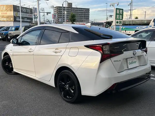トヨタ プリウス A ツーリングセレクション 徳島県 2019(平31)年 8.5万km ホワイトパールクリスタルシャイン 純正9インチSDナビ NSZT-Y68T/(AM/FM/BT/SD/DISC/フルセグ)/ドライブレコーダー　DRT-H68A/ビルトインETC/バックカメラ/クルーズコントロール/前席シートヒーター/前席エアーシート/コーナーセンサー/ブラインドスポットモニター/アドバンストパーク/パーキングサポートブレーキ/純正ドアバイザー/EV MODE/DRIVE MODE/LEDヘッドライト/純正フロアマット/取扱説明書