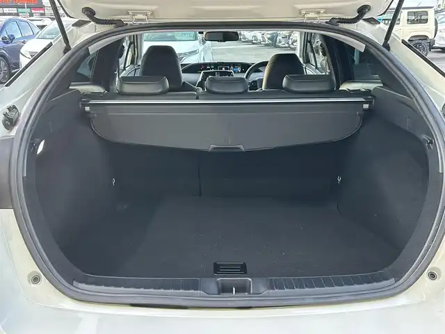 トヨタ プリウス A ツーリングセレクション 徳島県 2019(平31)年 8.5万km ホワイトパールクリスタルシャイン 純正9インチSDナビ NSZT-Y68T/(AM/FM/BT/SD/DISC/フルセグ)/ドライブレコーダー　DRT-H68A/ビルトインETC/バックカメラ/クルーズコントロール/前席シートヒーター/前席エアーシート/コーナーセンサー/ブラインドスポットモニター/アドバンストパーク/パーキングサポートブレーキ/純正ドアバイザー/EV MODE/DRIVE MODE/LEDヘッドライト/純正フロアマット/取扱説明書