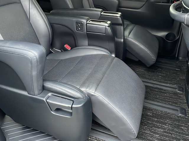トヨタ アルファード S Cパッケージ 京都府 2019(平31)年 10.9万km ホワイトパールクリスタルシャイン 純正SDナビ 10.3インチ/（NSZN-Z68T）/ドライブレコーダー/（ZDR-015）/フリップダウンモニター/（V12T-R68C）/３眼LEDライト/トヨタセーフティセンス/レーダークルーズコントロール/レーンキープアシスト/プリクラッシュセーフティセンス（PCR）/ロードサインアシスト（RSA）/オートマチックハイビーム/クリアランスソナー/PKSB/ブレーキホールド/メモリーパワーシート/シートヒーター＆ベンチレーター/ステアリングヒーター/HDMI/ナノイー/オールパワーウィンドウ/ドアバイザー/シーケンシャルウィンカー/ウィンカーミラー/電動格納ミラー/サンシェード/ドアバイザー/オットマン/電動リアゲート/フルセグTV/プッシュスタート/スマートキー/禁煙車