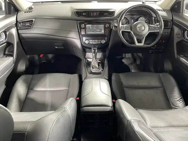 日産 エクストレイル 20Xi Vセレクション 神奈川県 2020(令2)年 4.4万km ブリリアントホワイトパール ・純正ナビ /＜BT/フルセグ/CD/DVD＞/・プロパイロット/・インテリジェントルームミラー/・ETC/・電動サイドブレーキ/・オートホールド/・MTモード/・4WD/・USB/AUX/・ダウンヒルアシストコントロール/・パワーシート（運転席/助手席）/・シートヒーター（運転席/助手席）/・パワーバックドア/・アイドリングストップ/・ECOモード/・レベライザー/・横滑り防止装置/・ミラーヒーター/・オートライト/・インテリジェントキー/・スペアキー/・プッシュスタート/・革巻きステアリング/・電動格納ミラー/・ウィンカーミラー/・LEDヘッドランプ/LEDフォグ/・ルーフレール/・純正１８インチアルミホイール/・純正バイザー/・スペアタイヤ