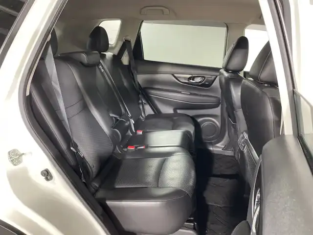 日産 エクストレイル 20Xi Vセレクション 神奈川県 2020(令2)年 4.4万km ブリリアントホワイトパール ・純正ナビ /＜BT/フルセグ/CD/DVD＞/・プロパイロット/・インテリジェントルームミラー/・ETC/・電動サイドブレーキ/・オートホールド/・MTモード/・4WD/・USB/AUX/・ダウンヒルアシストコントロール/・パワーシート（運転席/助手席）/・シートヒーター（運転席/助手席）/・パワーバックドア/・アイドリングストップ/・ECOモード/・レベライザー/・横滑り防止装置/・ミラーヒーター/・オートライト/・インテリジェントキー/・スペアキー/・プッシュスタート/・革巻きステアリング/・電動格納ミラー/・ウィンカーミラー/・LEDヘッドランプ/LEDフォグ/・ルーフレール/・純正１８インチアルミホイール/・純正バイザー/・スペアタイヤ