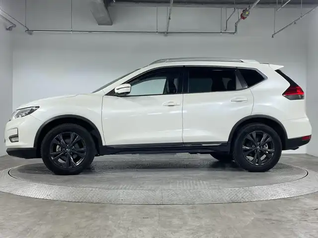 日産 エクストレイル 20Xi Vセレクション 神奈川県 2020(令2)年 4.4万km ブリリアントホワイトパール ・純正ナビ /＜BT/フルセグ/CD/DVD＞/・プロパイロット/・インテリジェントルームミラー/・ETC/・電動サイドブレーキ/・オートホールド/・MTモード/・4WD/・USB/AUX/・ダウンヒルアシストコントロール/・パワーシート（運転席/助手席）/・シートヒーター（運転席/助手席）/・パワーバックドア/・アイドリングストップ/・ECOモード/・レベライザー/・横滑り防止装置/・ミラーヒーター/・オートライト/・インテリジェントキー/・スペアキー/・プッシュスタート/・革巻きステアリング/・電動格納ミラー/・ウィンカーミラー/・LEDヘッドランプ/LEDフォグ/・ルーフレール/・純正１８インチアルミホイール/・純正バイザー/・スペアタイヤ