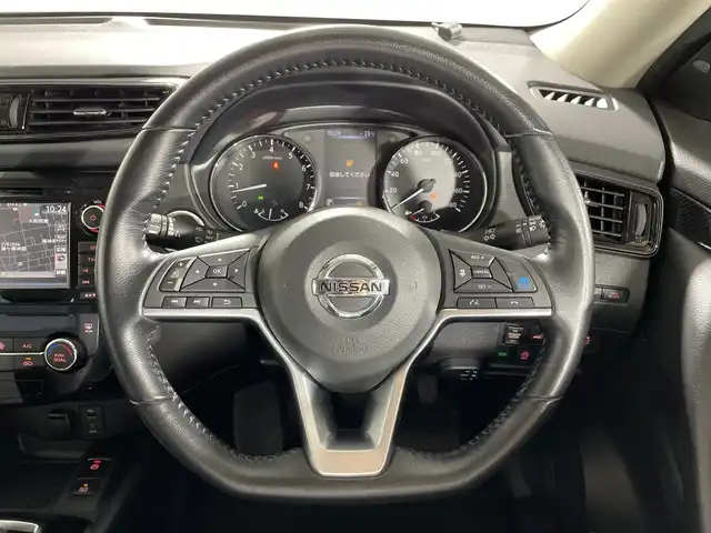 日産 エクストレイル 20Xi Vセレクション 神奈川県 2020(令2)年 4.4万km ブリリアントホワイトパール ・純正ナビ /＜BT/フルセグ/CD/DVD＞/・プロパイロット/・インテリジェントルームミラー/・ETC/・電動サイドブレーキ/・オートホールド/・MTモード/・4WD/・USB/AUX/・ダウンヒルアシストコントロール/・パワーシート（運転席/助手席）/・シートヒーター（運転席/助手席）/・パワーバックドア/・アイドリングストップ/・ECOモード/・レベライザー/・横滑り防止装置/・ミラーヒーター/・オートライト/・インテリジェントキー/・スペアキー/・プッシュスタート/・革巻きステアリング/・電動格納ミラー/・ウィンカーミラー/・LEDヘッドランプ/LEDフォグ/・ルーフレール/・純正１８インチアルミホイール/・純正バイザー/・スペアタイヤ