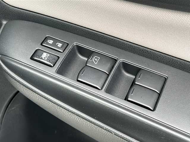 日産 ノート e－パワー X 三重県 2019(令1)年 4.5万km ブリリアントホワイトパール 純正ナビ /バックカメラ /ETC /スペアキー /エマージェンシーブレーキ /レーンキープアシスト /前方ドライブレコーダー /コーナーセンサー /フロアマット /オートライト /電動格納ミラー /禁煙車