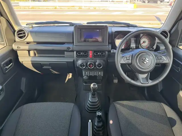 スズキ ジムニー シエラ JC 滋賀県 2023(令5)年 0.9万km ブルーイッシュブラックパール3 ワンオーナー/カロッツェリアディスプレイオーディオ/　Bluetooth FM AM/バックカメラ/デュアルセンサーブレーキサポート/誤発進抑制機能/車線逸脱警報機能/ふらつき警報機能/ハイビームアシスト/先行車発進お知らせ機能/標識認識機能/エマージェンシーストップシグナル/オートライトシステム/ライト自動消灯システム/ヒーテッドドアミラー/純正LEDヘッドライト/純正16インチアルミ/純正フロアマット/スマートキー×2/プッシュスタート/