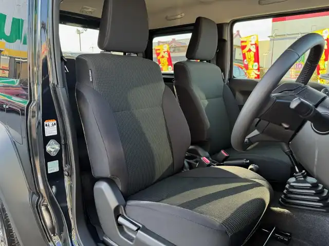 スズキ ジムニー シエラ JC 滋賀県 2023(令5)年 0.9万km ブルーイッシュブラックパール3 ワンオーナー/カロッツェリアディスプレイオーディオ/　Bluetooth FM AM/バックカメラ/デュアルセンサーブレーキサポート/誤発進抑制機能/車線逸脱警報機能/ふらつき警報機能/ハイビームアシスト/先行車発進お知らせ機能/標識認識機能/エマージェンシーストップシグナル/オートライトシステム/ライト自動消灯システム/ヒーテッドドアミラー/純正LEDヘッドライト/純正16インチアルミ/純正フロアマット/スマートキー×2/プッシュスタート/