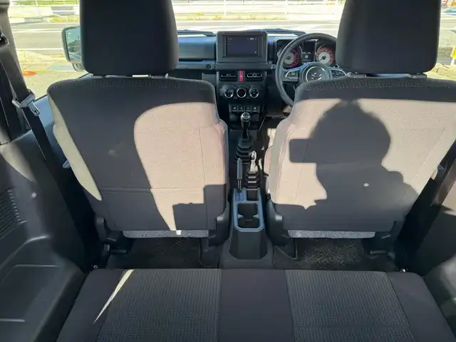 スズキ ジムニー シエラ JC 滋賀県 2023(令5)年 0.9万km ブルーイッシュブラックパール3 ワンオーナー/カロッツェリアディスプレイオーディオ/　Bluetooth FM AM/バックカメラ/デュアルセンサーブレーキサポート/誤発進抑制機能/車線逸脱警報機能/ふらつき警報機能/ハイビームアシスト/先行車発進お知らせ機能/標識認識機能/エマージェンシーストップシグナル/オートライトシステム/ライト自動消灯システム/ヒーテッドドアミラー/純正LEDヘッドライト/純正16インチアルミ/純正フロアマット/スマートキー×2/プッシュスタート/