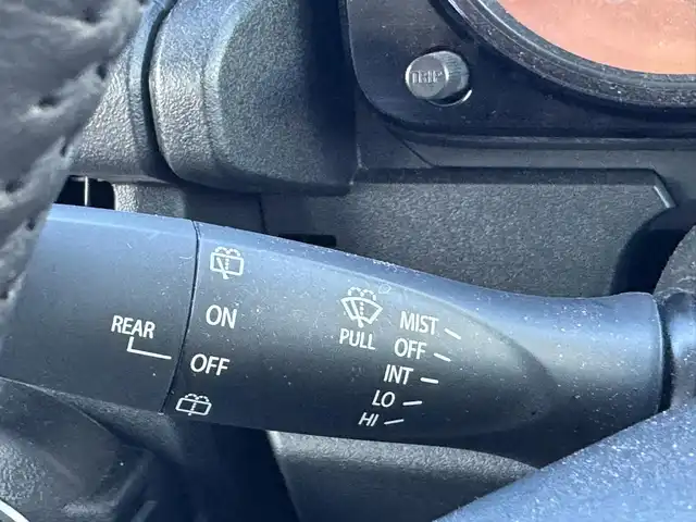 スズキ ジムニー シエラ JC 滋賀県 2023(令5)年 0.9万km ブルーイッシュブラックパール3 ワンオーナー/カロッツェリアディスプレイオーディオ/　Bluetooth FM AM/バックカメラ/デュアルセンサーブレーキサポート/誤発進抑制機能/車線逸脱警報機能/ふらつき警報機能/ハイビームアシスト/先行車発進お知らせ機能/標識認識機能/エマージェンシーストップシグナル/オートライトシステム/ライト自動消灯システム/ヒーテッドドアミラー/純正LEDヘッドライト/純正16インチアルミ/純正フロアマット/スマートキー×2/プッシュスタート/