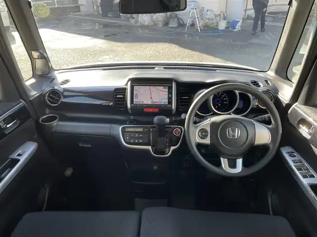 ホンダ Ｎ ＢＯＸ カスタム G SSパッケージ 熊本県 2015(平27)年 6.3万km プレミアムホワイトパールⅡ ワンオーナー/CTBA/プッシュスタート/純正ナビ/（CD・DVD・フルセグTV・BTオーディオ・SD）/バックカメラ/純正14インチAW/両側パワースライドドア/ディスチャージヘッドライト/オートライト/フォグライト/横滑り防止装置/ウィンカーミラー/純正フロアマット/純正ドアバイザー/新車保証書/取扱説明書/スマートスペアキー×1本