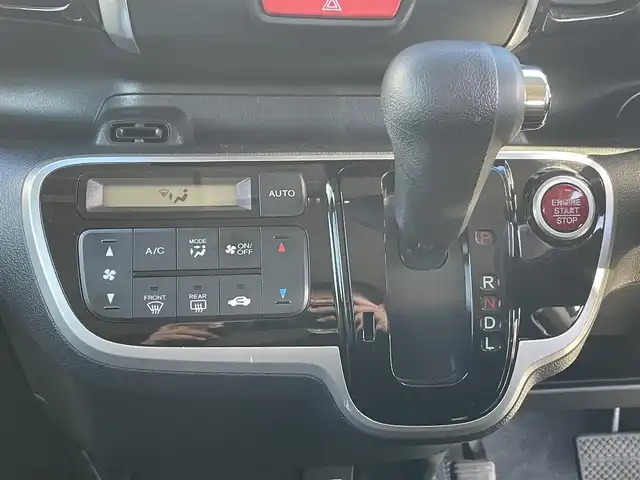 ホンダ Ｎ ＢＯＸ カスタム G SSパッケージ 熊本県 2015(平27)年 6.3万km プレミアムホワイトパールⅡ ワンオーナー/CTBA/プッシュスタート/純正ナビ/（CD・DVD・フルセグTV・BTオーディオ・SD）/バックカメラ/純正14インチAW/両側パワースライドドア/ディスチャージヘッドライト/オートライト/フォグライト/横滑り防止装置/ウィンカーミラー/純正フロアマット/純正ドアバイザー/新車保証書/取扱説明書/スマートスペアキー×1本