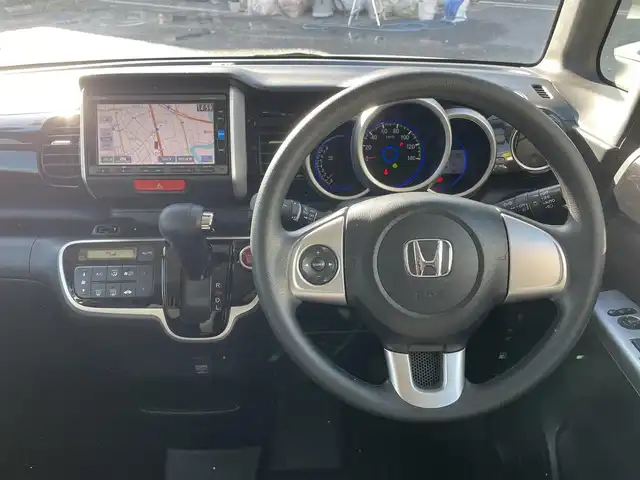 ホンダ Ｎ ＢＯＸ カスタム G SSパッケージ 熊本県 2015(平27)年 6.3万km プレミアムホワイトパールⅡ ワンオーナー/CTBA/プッシュスタート/純正ナビ/（CD・DVD・フルセグTV・BTオーディオ・SD）/バックカメラ/純正14インチAW/両側パワースライドドア/ディスチャージヘッドライト/オートライト/フォグライト/横滑り防止装置/ウィンカーミラー/純正フロアマット/純正ドアバイザー/新車保証書/取扱説明書/スマートスペアキー×1本