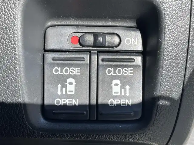 ホンダ Ｎ ＢＯＸ カスタム G SSパッケージ 熊本県 2015(平27)年 6.3万km プレミアムホワイトパールⅡ ワンオーナー/CTBA/プッシュスタート/純正ナビ/（CD・DVD・フルセグTV・BTオーディオ・SD）/バックカメラ/純正14インチAW/両側パワースライドドア/ディスチャージヘッドライト/オートライト/フォグライト/横滑り防止装置/ウィンカーミラー/純正フロアマット/純正ドアバイザー/新車保証書/取扱説明書/スマートスペアキー×1本