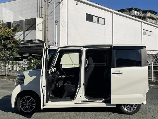 ホンダ Ｎ ＢＯＸ カスタム G SSパッケージ 熊本県 2015(平27)年 6.3万km プレミアムホワイトパールⅡ ワンオーナー/CTBA/プッシュスタート/純正ナビ/（CD・DVD・フルセグTV・BTオーディオ・SD）/バックカメラ/純正14インチAW/両側パワースライドドア/ディスチャージヘッドライト/オートライト/フォグライト/横滑り防止装置/ウィンカーミラー/純正フロアマット/純正ドアバイザー/新車保証書/取扱説明書/スマートスペアキー×1本