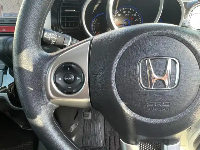 ホンダ Ｎ ＢＯＸ カスタム G SSパッケージ 熊本県 2015(平27)年 6.3万km プレミアムホワイトパールⅡ ワンオーナー/CTBA/プッシュスタート/純正ナビ/（CD・DVD・フルセグTV・BTオーディオ・SD）/バックカメラ/純正14インチAW/両側パワースライドドア/ディスチャージヘッドライト/オートライト/フォグライト/横滑り防止装置/ウィンカーミラー/純正フロアマット/純正ドアバイザー/新車保証書/取扱説明書/スマートスペアキー×1本