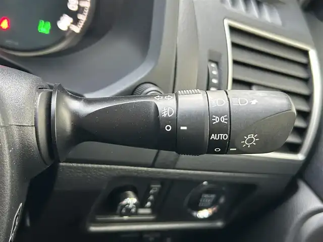 トヨタ ランドクルーザー プラド TX Lパッケージ 茨城県 2018(平30)年 6.9万km ホワイトパールクリスタルシャイン 純正ナビ　NZST-Y66T/　(AM/FM/フルセグ/Bluetooth)/バックカメラ/4WD/サンルーフ/7人乗り/ビルドインETC2.0/純正ドライブレコーダー/レーダークルーズコントロール/クリアランスソナー/革巻きステアリング/黒革シート/シートヒーター/シートエアコン/パワーシート/電動格納サードシート/ルーフレール/カーテンエアバッグ/LEDヘッドライト/オートマチックハイビーム/衝突被害軽減/レーンキープアシスト/スマートキー