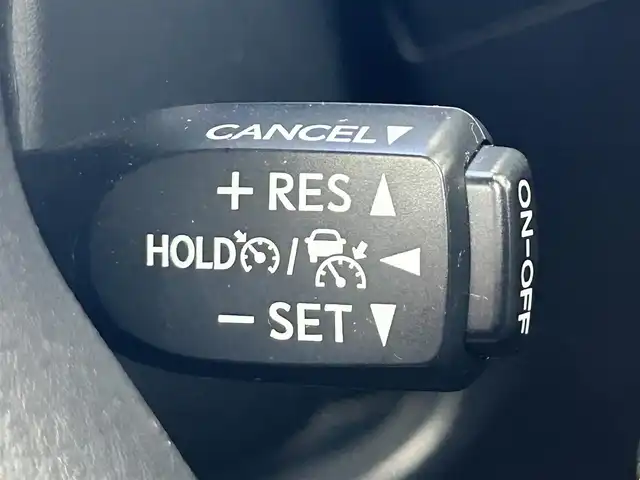 トヨタ ランドクルーザー プラド TX Lパッケージ 茨城県 2018(平30)年 6.9万km ホワイトパールクリスタルシャイン 純正ナビ　NZST-Y66T/　(AM/FM/フルセグ/Bluetooth)/バックカメラ/4WD/サンルーフ/7人乗り/ビルドインETC2.0/純正ドライブレコーダー/レーダークルーズコントロール/クリアランスソナー/革巻きステアリング/黒革シート/シートヒーター/シートエアコン/パワーシート/電動格納サードシート/ルーフレール/カーテンエアバッグ/LEDヘッドライト/オートマチックハイビーム/衝突被害軽減/レーンキープアシスト/スマートキー