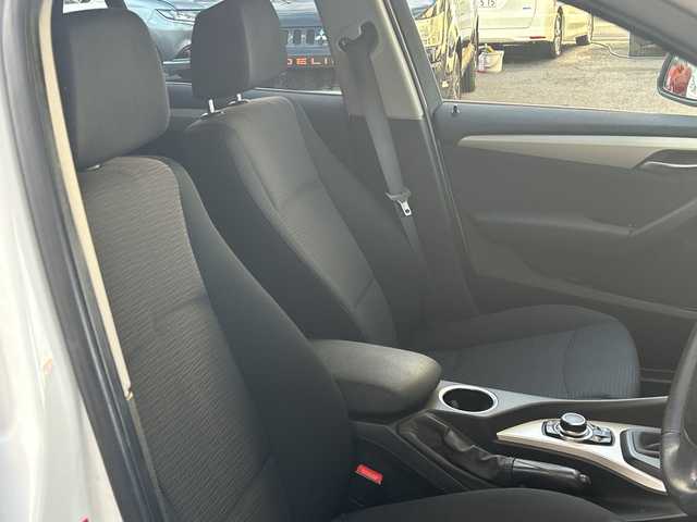 ＢＭＷ Ｘ１ sDrive 18i 東京都 2015(平27)年 5.2万km アルピンホワイトⅢ HDDナビ/バックカメラ/ETC2.0/CD/DVD/BT/USB/前後ドライブレコーダー付き/ウインカーミラー/電動格納ミラー/プッシュスタート/パーキングアシスト/横滑り防止装置/前後コーナーセンサー/オートマチックハイビーム/純正アルミホイール/純正LEDライト/トノカバー/スマートキー/保証書/取扱説明書